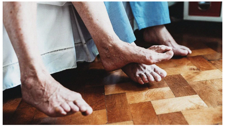 什么是類風(fēng)濕關(guān)節(jié)炎？癥狀，治療，原因以及你需要知道的一切