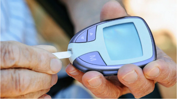 如何預(yù)防或延緩糖尿病腎病？