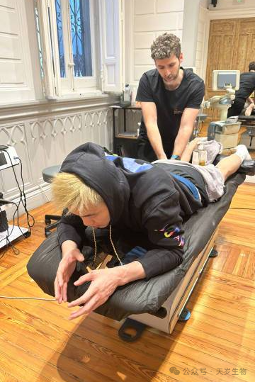 他在西班牙康復(fù)時(shí)間不太長(zhǎng)，將參加第三階段比賽的訓(xùn)練