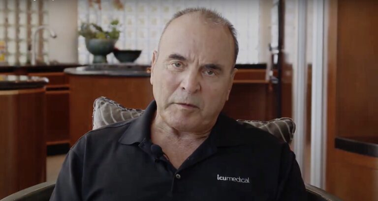 喬治·洛佩茲 (George Lopez)，他支付了200萬美元的支票來資助早期實驗。